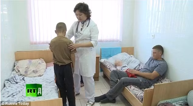 Ngôi làng Kalachi ở Kazakhstan là nơi xảy ra một dịch bệnh bí ẩn từ năm 2013 - 2015. Hàng chục trường hợp đột nhiên ngủ liên tục trong vài ngày. Dù mọi người xung quanh làm nhiều điều nhưng không thể đánh thức họ.