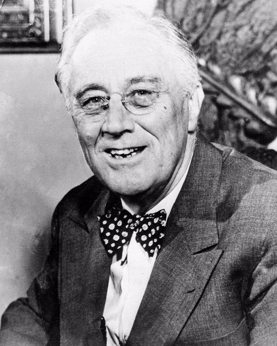 Sở dĩ Tổng thống Roosevelt quyết định tổ chức lễ nhậm chức đơn giản là vì nước Mỹ và các nước trên thế giới bước sang năm thứ 4 của Thế chiến 2. Cuộc chiến khốc liệt này khiến nhiều nước, trong đó có Mỹ chi khoản chiến phí khổng lồ.