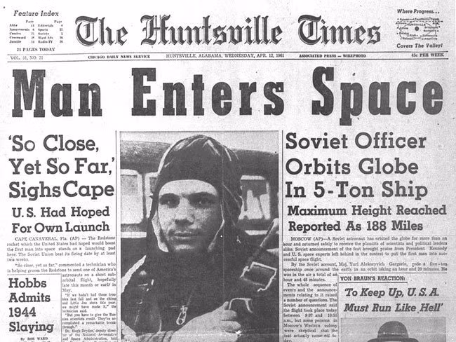 Trong khoảng thời gian đó, tàu vũ trụ Vostok 1 chở Yuri Gagarin di chuyển quanh Trái đất ở độ cao tối đa là 301 km dưới sự chỉ dẫn của một hệ thống điều khiển tự động.