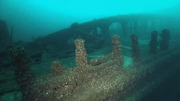 Dù việc nghiên cứu giải mã cấu trúc giống bãi đá cổ Stonehenge ở dưới đáy hồ Michigan gặp nhiều khó khăn nhưng các chuyên gia đã và đang nỗ lực tìm ra lời giải khoa học này do nền văn minh nào tạo ra và có mục đích gì.