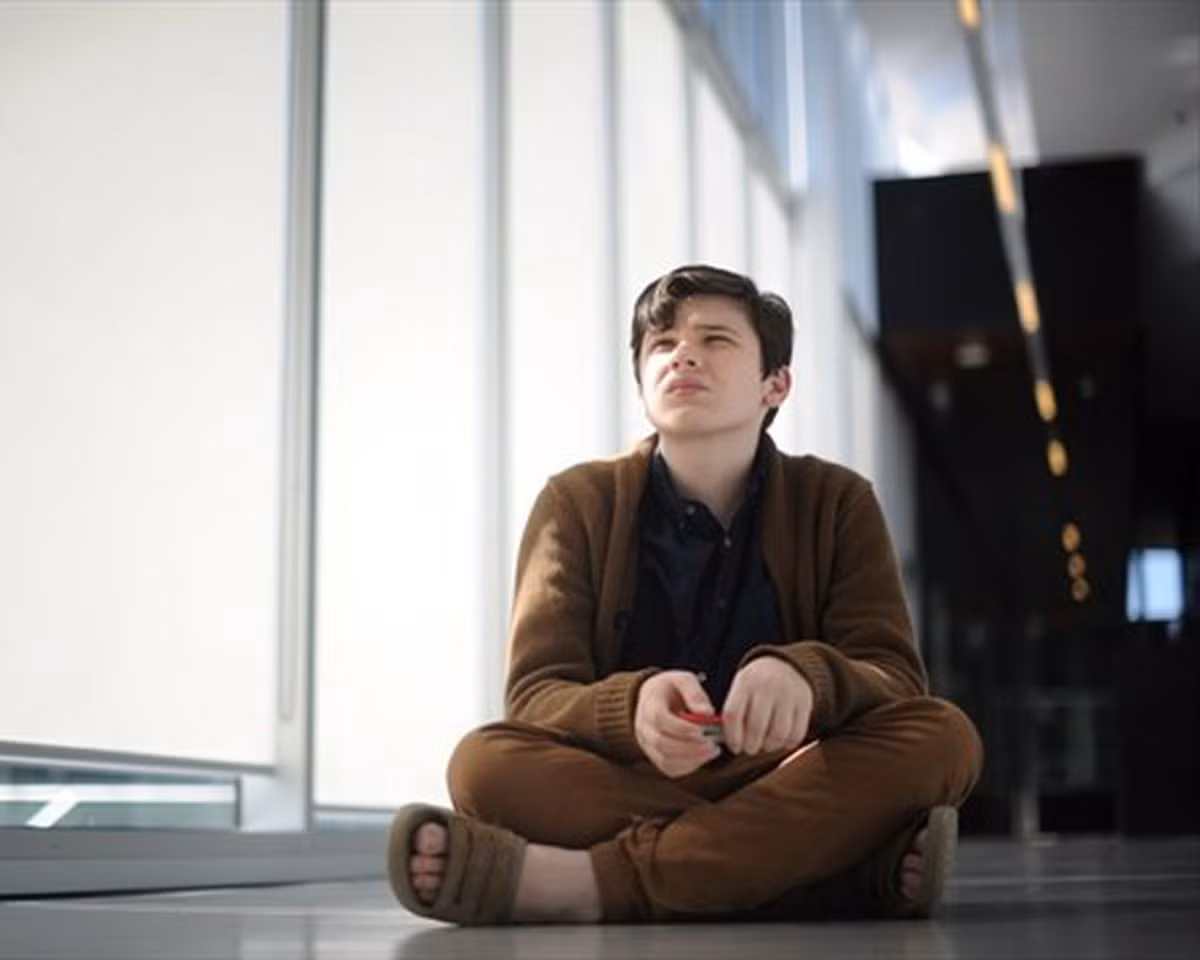 Là một thiên tài, ít ai có thể biết được rằng Barnett mắc hội chứng Aspergers (một dạng tự kỷ nhẹ). Dù vậy, căn bệnh này không cản trở quá trình chinh phục tri thức nhân loại.