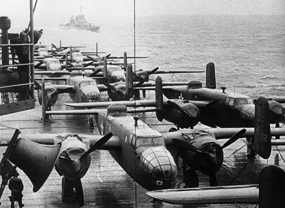 Đến đầu tháng 4/1942, các máy bay ném bom của Mỹ thuộc kế hoạch báo thù trận Trân Châu Cảng được đưa lên tàu sân bay USS Hornet để khởi hành tới Nhật Bản.
