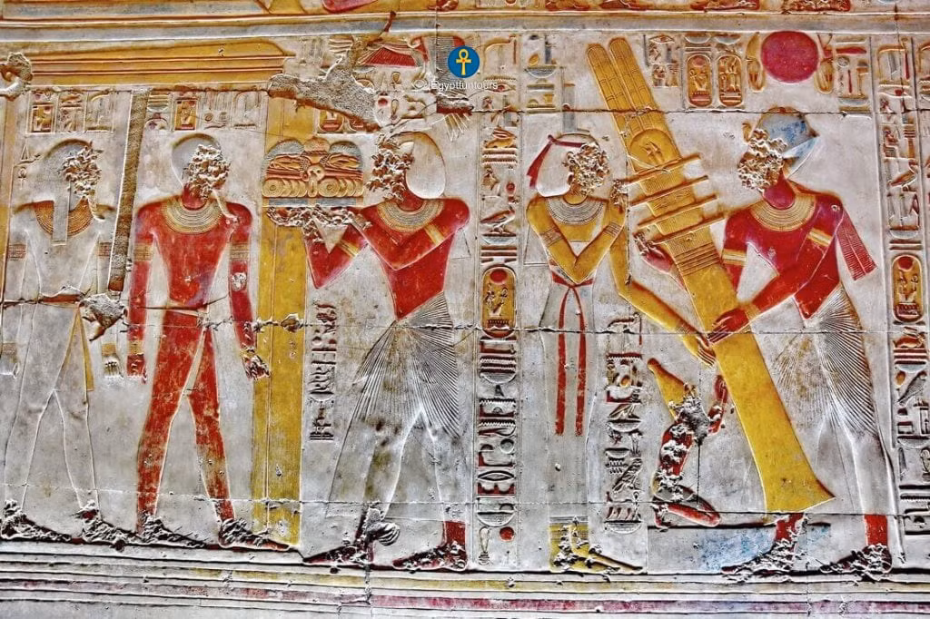 Vị ác thần này cố tình làm ra chiếc hòm vừa vặn với vóc dáng của thần Osiris. Do vậy, các vị thần khác thử nằm vào trong đều không vừa.