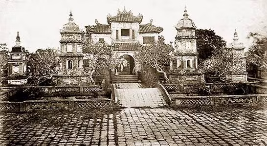 "An Nam tứ đại khí" từng là niềm tự hào, phản ánh khát vọng to lớn của người Việt. Đáng tiếc là đến nay cả 4 bảo vật đều không còn. Khi đem quân sang xâm lược nước ta năm 1408, quân Minh đã phá các bảo vật trên để lấy đồng đúc súng.