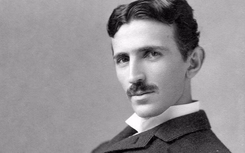 Đến năm 1898, nhà phát minh Tesla tuyên bố với báo giới rằng cỗ máy dao động khiến mặt đất rung chuyển trong khi ông đang điều chỉnh nó tại phòng thí nghiệm ở New York.