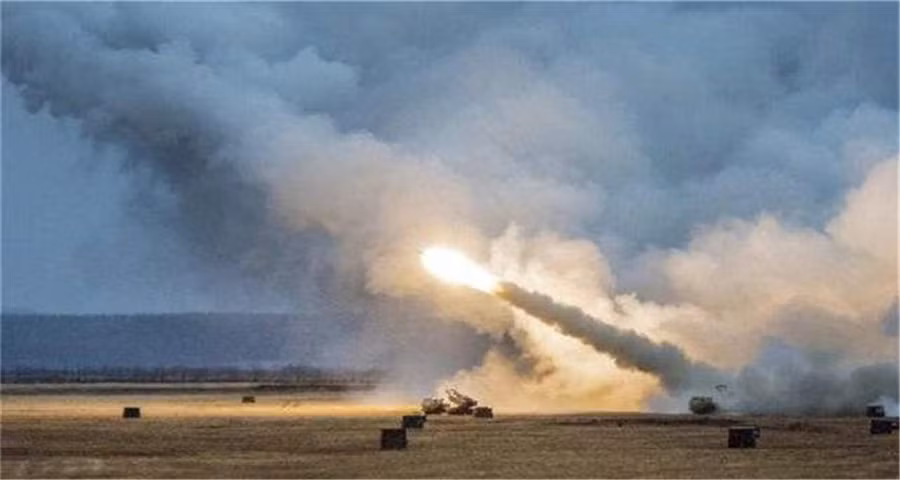Việc Quân đội Ukraine sử dụng đạn pháo quá lớn như vậy cũng là áp lực rất lớn đối với kho vũ khí của Mỹ và châu Âu; trong cuộc xung đột Nga-Ukraine, Mỹ và phương Tây là nguồn cung cấp đạn pháo quan trọng cho Ukraine.