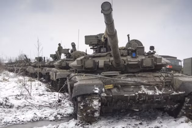 Chỉ cách biên giới với Ukraine khoảng 30 km, Nga đã triển khai một số lượng lớn các đơn vị quân đội của mình. Theo những thông tin được công bố, đã có khoảng vài trăm đơn vị thiết bị quân sự và có từ 8-10 nghìn quân đang đóng quân và huấn luyện tại đây.