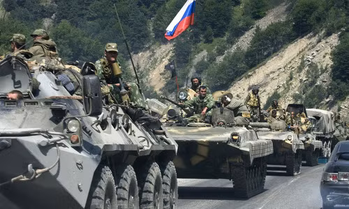 Chưa kể nếu các nước như Gruzia và Ukraine đe dọa trực tiếp an ninh Nga, Nga sẵn sàng phản ứng như cuộc chiến giữa Gruzia và Nga năm 2008; với một quốc gia có vũ khí hạt nhân và sẵn sàng “đánh đòn phủ đầu”, liệu khi đó, các quốc gia thành viên có cam kết bảo vệ? Nguồn ảnh: QQ.