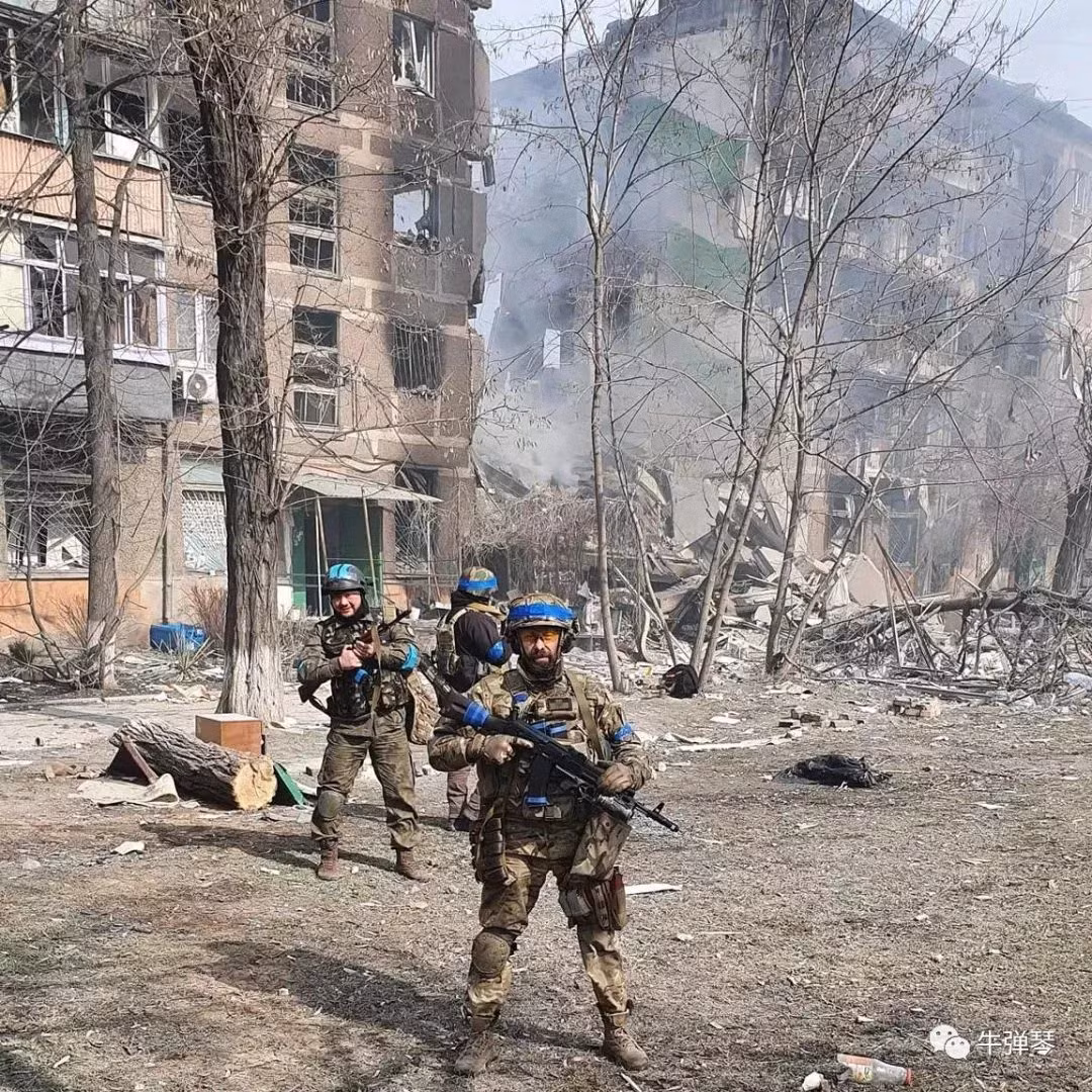 Trang tin POLITICO của Mỹ ngày 13/3 cho biết, theo thông tin từ chiến trường Ukraine, một thành phần quan trọng trong chiến lược quốc phòng của Ukraine, là dựa vào một số lượng nhỏ binh lính, để tiến hành các cuộc tấn công theo kiểu du kích vào quân Nga, một cách linh hoạt.