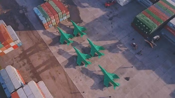 Những chiếc máy bay Super Etendard này đã được cất giữ tại nhà kho Espoo ở Cảng Belgrano, kể từ khi chúng được mua. Mặc dù Hải quân Argentina đã tiến hành nhiều cuộc thử nghiệm trên mặt đất đối với những chiếc máy bay này, nhưng vấn đề về ghế phóng vẫn không thể giải quyết được.