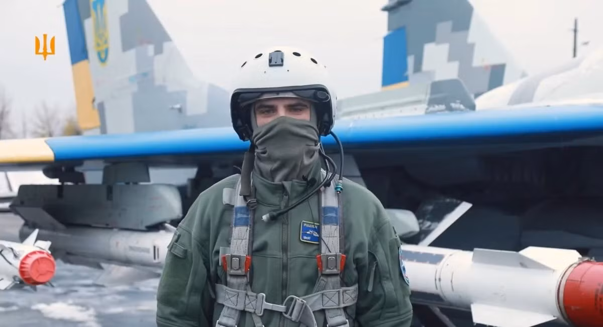 Kể từ khi xung đột toàn diện giữa Nga và Ukraine nổ ra, Ukraine đã nhận được một số lượng nhất định máy bay chiến đấu MiG-29 và các máy bay chiến đấu khác do Liên Xô sản xuất, từ các thành viên NATO Đông Âu. 
