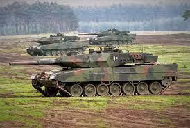 Cách đây không lâu, Ba Lan đã cung cấp cho Ukraine lô 4 chiếc Leopard-2 đầu tiên; và đây là loại xe tăng chiến đấu chủ lực có tính năng xuất sắc, vượt qua cả xe tăng T-72 của Quân đội Nga.