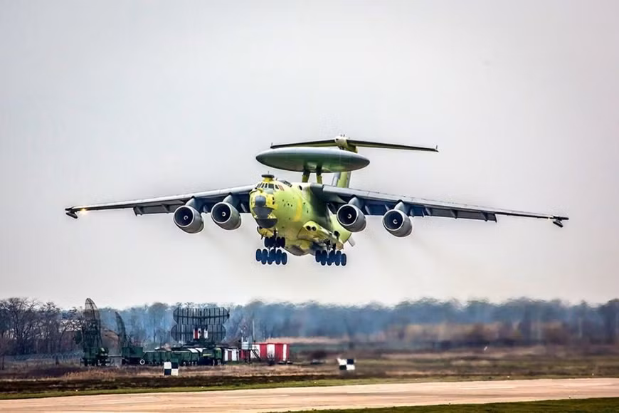 Máy bay AWACS A-100, được trang bị một radar mới có tên “Premier”, sử dụng khung của chiếc máy bay vận tải quân sự hạng nặng Il-76MD-90A hiện đại hóa.