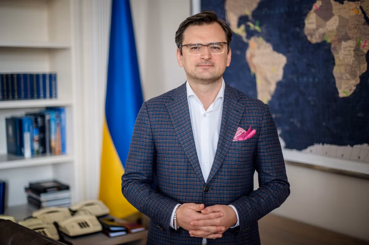 Trong bối cảnh bạo lực leo thang tại Miền Đông Ukraine, Kiev đã hù dọa Moscow bằng “đồng minh hùng mạnh”; khi Ngoại trưởng Ukraine Dmitro Kuleba cho biết: Moscow sẽ “được gửi” một “tín hiệu rõ ràng” rằng, Mỹ và Ukraine “đang đoàn kết trong việc phản đối các hành động gây hấn của Nga”.