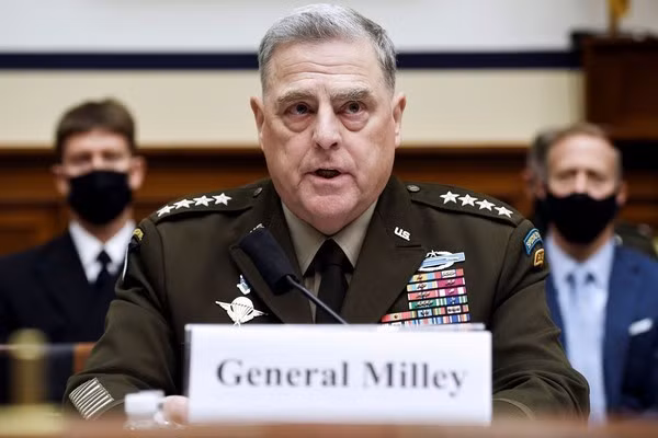Trước đó, Chủ tịch Hội đồng Tham mưu trưởng Liên quân Mỹ Mark Milley nhấn mạnh, quân đội Ukraine rất khó tiến tới các vị trí của quân đội Nga trong vùng hoạt động quân sự đặc biệt, bởi "họ phải băng qua những bãi mìn rất dày đặc và rõ ràng là cực kỳ nguy hiểm". 