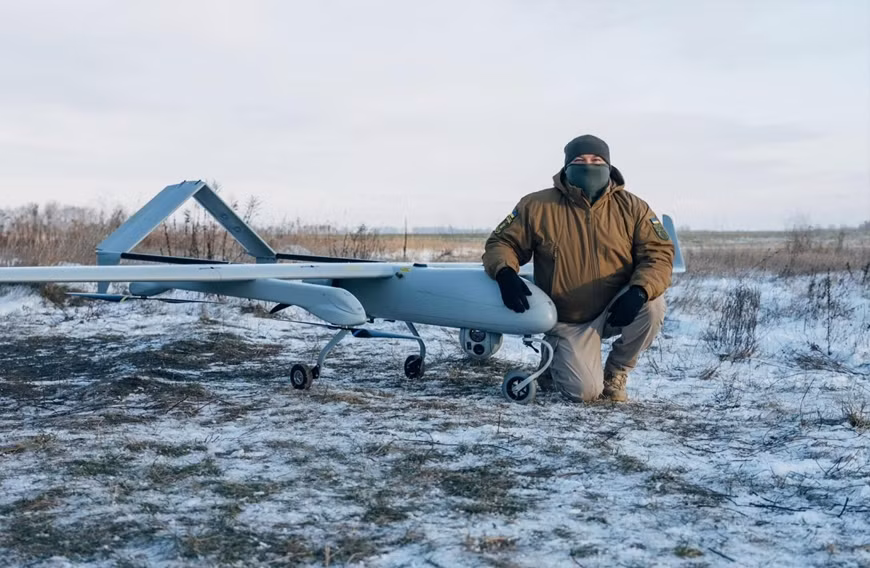 Các cuộc tấn công của Ukraine vào sâu trong lãnh thổ Nga hầu hết được thực hiện bằng UAV, do số lượng tên lửa có hạn. Ngoài tấn công các khu vực sát biên giới, UAV của Ukraine còn xâm nhập sâu vào lãnh thổ Nga, thậm chí nhiều lần tấn công thủ đô Moscow và tới tận khu vực Ural.