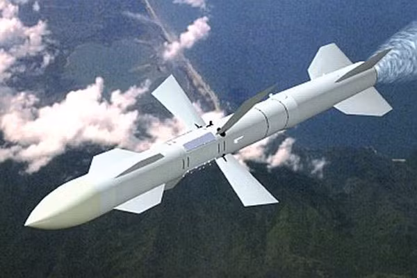 R-27 là loại tên lửa sử dụng phương pháp dẫn đường bằng radar bán chủ động Homing, được đánh giá tiên tiến nhất thế giới; nhưng khả năng của nó kém xa so với các tên lửa hiện đại sử dụng dẫn đường bằng radar chủ động như R-77 hay AIM-120C/D của Mỹ, Meteo của châu Âu, hoặc PL-15 của Trung Quốc.