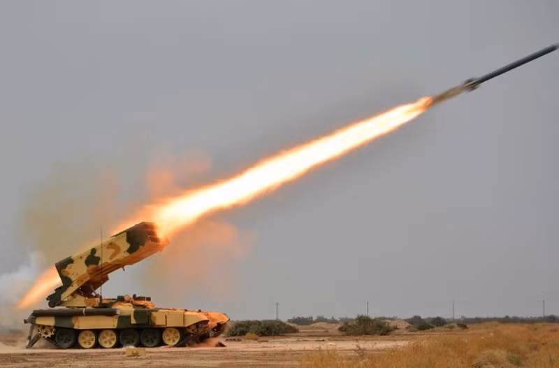 Nhưng trên thực tế, TOS-1 cũng có nhiều điểm yếu, đó là khả năng bảo vệ rất hạn chế; tầm bắn của tên lửa 220mm không quá xa, chỉ khoảng 6 km. Cự ly này chỉ xa hơn một chút so với tầm bắn của tên lửa chống tăng của bộ binh Ukraine (bao gồm cả tên lửa "Javelin" do Mỹ chế tạo).