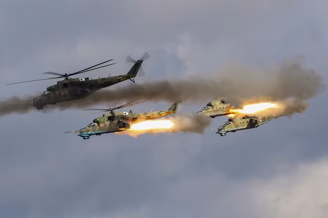 “Trong trường hợp nguy hiểm nhất là mở một cuộc xâm lược vũ trang công khai chống lại Ukraine, Liên bang Nga có thể đưa các nhóm không quân tấn công mặt đất, với tổng số lên đến 500 máy bay”; ấn phẩm Forbes của Mỹ trích dẫn. 