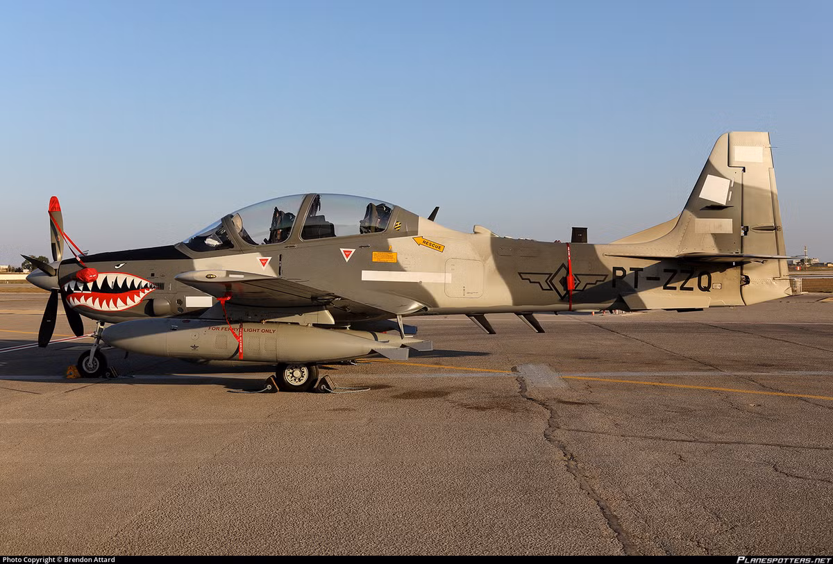 Hơn nữa, ngay cả khi Mỹ chuyển giao máy bay cường kích Embraer EMB 314 Super Tucano cho Không quân Ukraine, thì quân đội Ukraine cũng chưa thể sử dụng chúng; đơn giản là Không quân Ukraine không có phi công, cũng như thợ kỹ thuật để khai thác, sử dụng những chiếc máy bay này. Nguồn: Damb. 