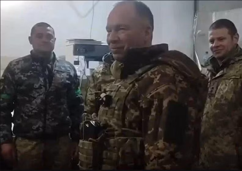Bộ Tổng tham mưu Ukraine đang cố gắng giữ “bình tĩnh” trước tình hình chiến trường nguy cấp, nhưng các nguồn tin ở Kiev xác nhận tình hình khó khăn cả ở chính Bakhmut và các vùng lân cận. Giờ đây, các tướng lĩnh của Quân đội Ukraine đều hy vọng vào một cuộc phản công, sẽ đẩy các đơn vị lính đánh thuê Wagner ra khỏi thành phố.