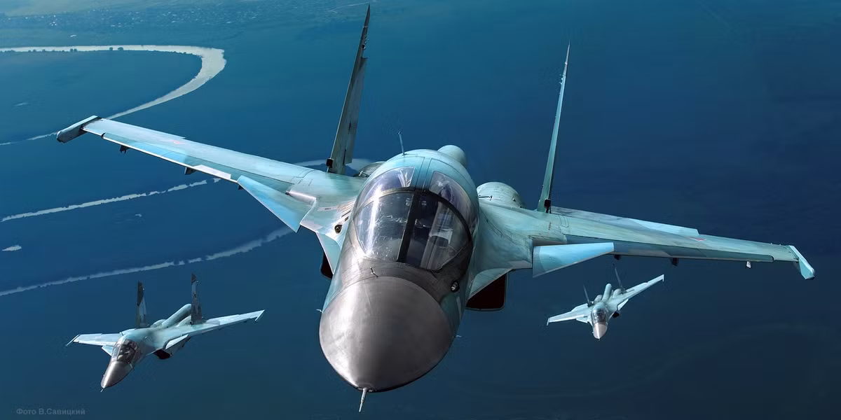 Su-35 "thần hộ vệ" tiêm kích bom Su-34 trên chiến trường Ukraine Su-35