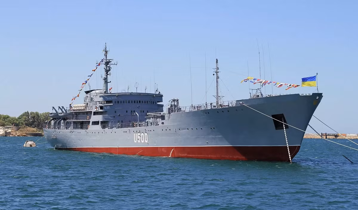 Hoặc trong trường hợp cực đoan, tàu U-500 Donbass bị phá hủy, đặc biệt vì khu vực này là vùng biển được Nga bảo vệ cao nhất. Hiện vẫn chưa rõ mục đích của hành động khiêu khích của Ukraine nhằm mục đích gì, vì chính Kiev cũng chưa thể giải thích được hành động của họ.