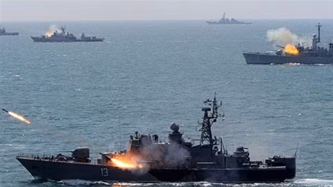 Theo đánh giá của truyền thông Ukraine, việc phong tỏa biển Azov của Nga tiến hành một cách có hệ thống và cản trở hàng hải tự do ở Biển Azov. Việc Nga công bố cảnh báo hàng hải ở Biển Azov, gần các căn cứ Hải quân Ukraine và các cảng dân sự là một hành động khiêu khích công khai.