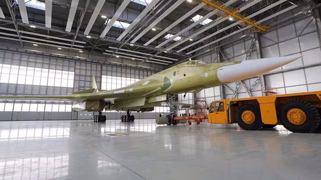 Nga xác nhận đưa máy bay ném bom chiến lược Tu-160 tham chiến - Hình 5 Nga xac nhan dua may bay nem bom chien luoc Tu-160 tham chien-Hinh-5
