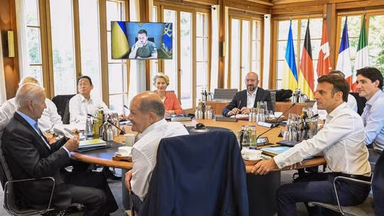 Những thất bại trên chiến trường trong thời gian qua khiến lãnh đạo Ukraine đang phải cân nhắc. Mặc dù trước đây Tổng thống Zelensky đã nhiều lần từ chối đàm phán trực tiếp với Nga, nhưng những nhận xét của ông đã bộc lộ hoàn toàn suy nghĩ nội tâm thực sự của ông.
