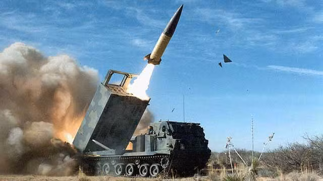 Đánh giá về cuộc tấn công chính xác của Quân đội Ukraine vào kho đạn của quân đội Nga ở Luhansk, nếu Nga không tấn công phá hủy các trang thiết bị của quân đội Ukraine từ gốc, thì sẽ bị tổn thất lớn trong tương lai, vì sự trợ giúp quân sự của phương Tây cho Ukraine sẽ không dừng lại.
