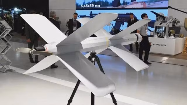 Còn đối với UAV tự sát Lancet vừa tiêu diệt trạm chuyển tiếp liên lạc TB-2 UAV, đây là loại vũ khí mới được quân đội Nga trang bị. Các nhà phân tích chuyên nghiệp cho rằng, hiệu suất tổng thể và độ tin cậy của UAV Lancet không cao, và năng lực sản xuất của Nga còn hạn chế. 