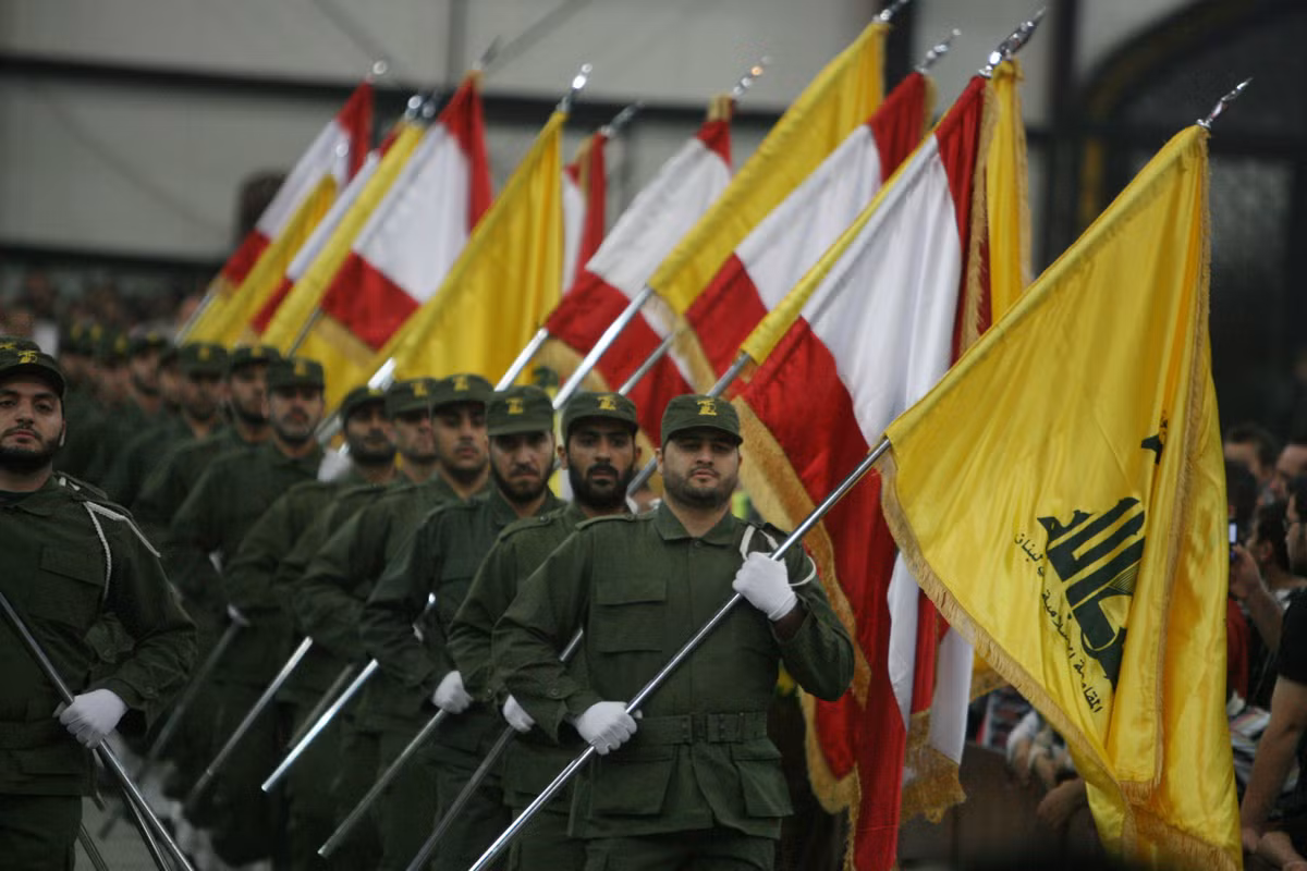 Cùng phối hợp với màn tiến công tên lửa từ lãnh thổ Iran, các nhóm vũ trang thân Iran như Hezbollah của Lebanon, cũng tuyên bố ý định chiến đấu chống lại Israel, bằng các loại tên lửa tự chế và nhập của Iran, từ lãnh thổ Lebanon.