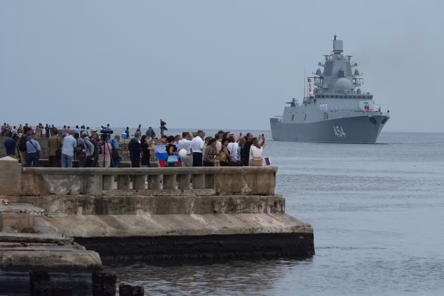 Theo thông tin từ báo Sao Đỏ của Quân đội Nga, các quan chức Cuba trước đó đã đưa ra tuyên bố khẳng định, chuyến thăm này phù hợp với mối quan hệ hữu nghị lịch sử giữa Cuba và Nga. Không có tàu chiến nào của Nga đến Cuba mang theo vũ khí hạt nhân và việc chúng ở lại Cuba sẽ không gây ra mối đe dọa cho khu vực.