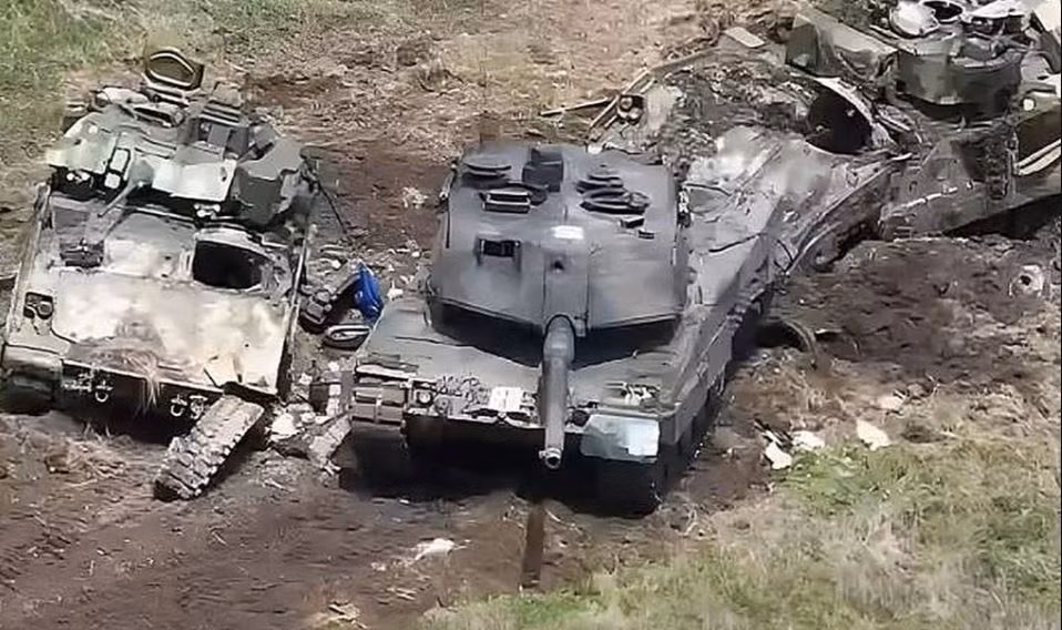 Tính đến thời điểm hiện tại, xe tăng M1A1 SA Abrams đang cho thấy năng lực không được như kỳ vọng tại chiến trường Ukraine, do dễ bị tiêu diệt cùng những điểm yếu đã bị đối thủ khai thác được. Do vậy có thể khẳng định, M1A1 SA Abrams tiếp tục sa vào vết xe đổ của xe tăng Challenger 2 và Leopard 2 trước đó (Nguồn ảnh: Topwar, CNN, Sputnik, RIA Novosti).