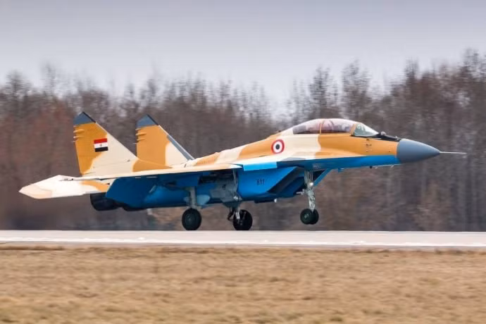 Hiện tại, Không quân Ai Cập có máy bay chiến đấu MiG-35 mua từ Nga, cùng loại và cùng đời là máy bay chiến đấu F-16 Fighting Falcon mua từ Mỹ và máy bay huấn luyện trung cấp và cao cấp K-8 nhập khẩu từ Trung Quốc.