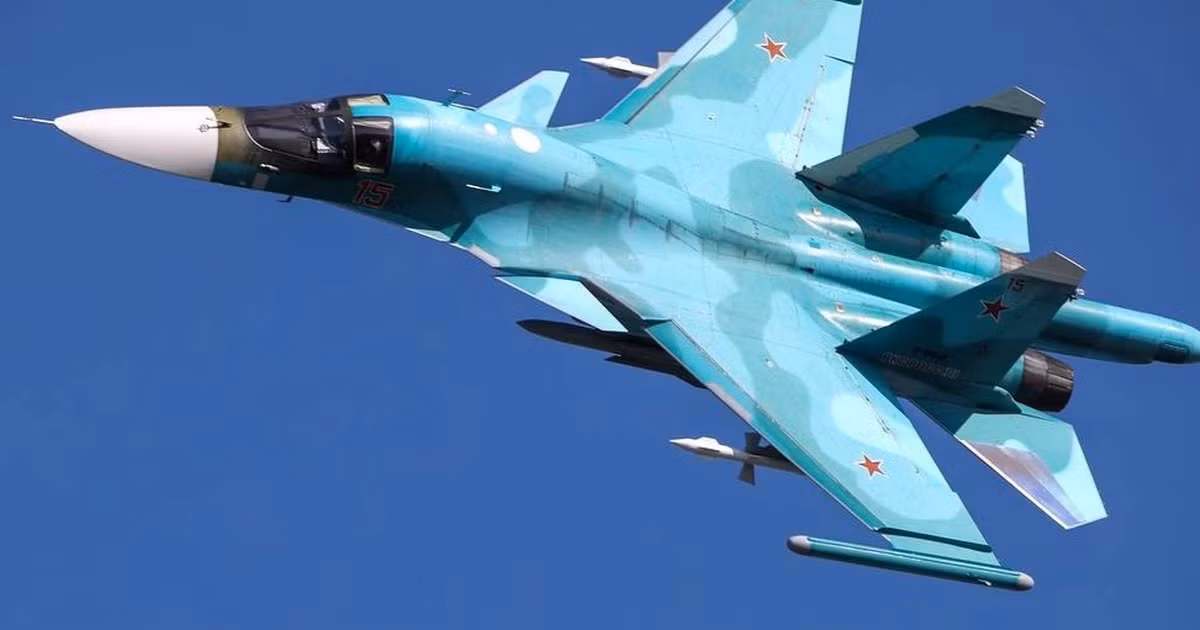 Nhiều nhà phân tích phương Tây cho rằng, Su-34 không giống như Su-35, khi Su-35 là loại chiến đấu cơ chiếm ưu thế trên không, sử dụng một loạt các chiến thuật tác chiến điện tử tiên tiến và có sự nhanh nhẹn vượt trội, Su-34 gặp khó khăn trong việc thực hiện các động tác né tránh hiệu quả, khi ném bom.