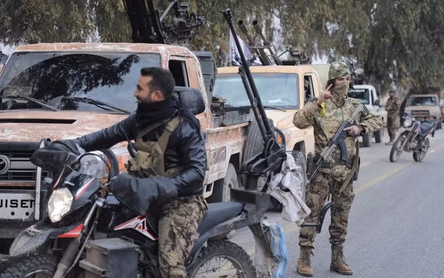 Hiện lực lượng nổi dậy Hayat Tahrir al-Sham (HTS) đã nắm quyền ở Syria liệu có cho phép Moscow tiếp tục duy trì hai căn cứ quân sự trên lãnh thổ Syria hay không, hiện vẫn là câu hỏi để ngỏ. Ngoài ra, Thổ Nhĩ Kỳ rất có thể sẽ phản đối, vì Thổ Nhĩ Kỳ là “nhà tài trợ chính” cho HTS.