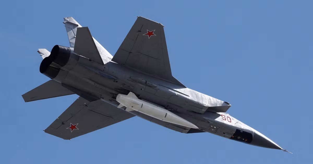 Hơn nữa Belarus sẵn sàng cung cấp các sân bay của mình cho Nga triển khai chiến đấu cơ hoàn toàn miễn phí; trong khi việc triển khai vũ khí hạt nhân chiến lược của Nga ở Belarus, sẽ yêu cầu phân bổ khoản ngân sách khoảng 500 tỷ USD.