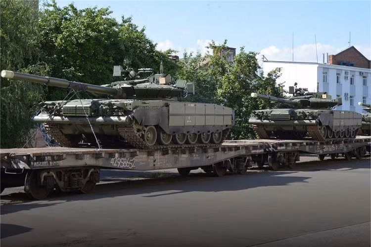 Về đặc điểm, T-80BVM có trọng lượng chiến đấu khoảng 46 tấn và chiều dài khoảng 9,5 mét. Xe được trang bị động cơ tua-bin khí, cho tốc độ tối đa 70 km/h trên đường trường và 45 km/h trên địa hình. Xe tăng có kíp chiến đấu gồm 3 người, bao gồm chỉ huy, pháo thủ và lái xe. 
