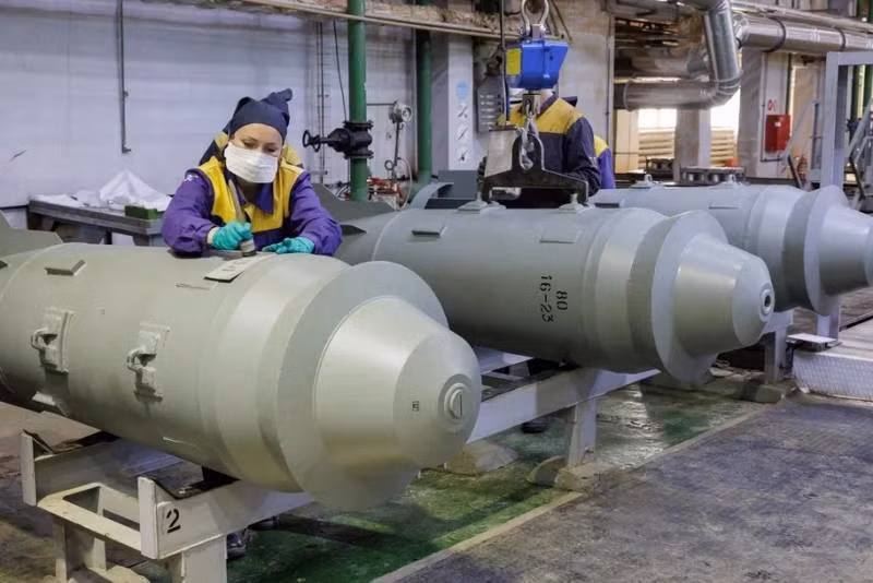 Với việc trang bị bom FAB-1500 sử dụng UMPC, Không quân Nga có thêm một vũ khí chính xác có sức công phá mạnh, nhưng giá thành rẻ hơn nhiều. Có thể thấy loại bom mới này đang trong quá trình sản xuất và sẽ sớm được đưa vào sử dụng ở chiến trường Ukraine. 
