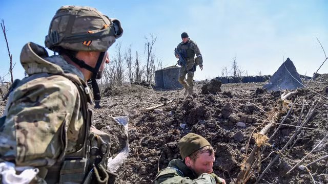 Trong khi đó, một người lính Ukraine tham gia cuộc phản công tại chiến trường Kherson đã tiết lộ một thông tin không lấy gì được tốt đẹp, khi đại đội anh ta bị quân Nga đánh thiệt hại nặng, chỉ còn 7 tay súng chiến đấu.