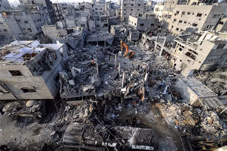 Như một hệ quả tất yếu đó là khi Quân đội Israel gặp khó khăn về mặt quân sự, họ sẽ tăng cường trả đũa dân thường. Các cuộc không kích gần đây vào các trại tị nạn ở vành đai Rafah nhắm thẳng vào phụ nữ và trẻ em, cảnh tượng thật tàn khốc và hành động của Quân đội Israel bị cả thế giới lên án. (Ảnh: CNN, ABC News, Forbes).