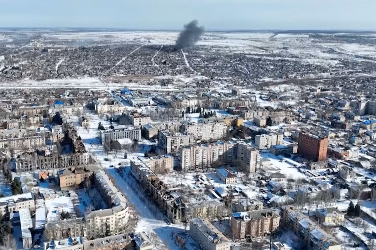 Trong giai đoạn này, các trận chiến khốc liệt nhất trên chiến trường Ukraine là các trận tấn công và phòng thủ đô thị tại Bakhmut, Avadivka và Marinka và các trận chiến trên vùng thảo nguyên ở các khu vực Vuhledar và Kreminna-Svatovo.
