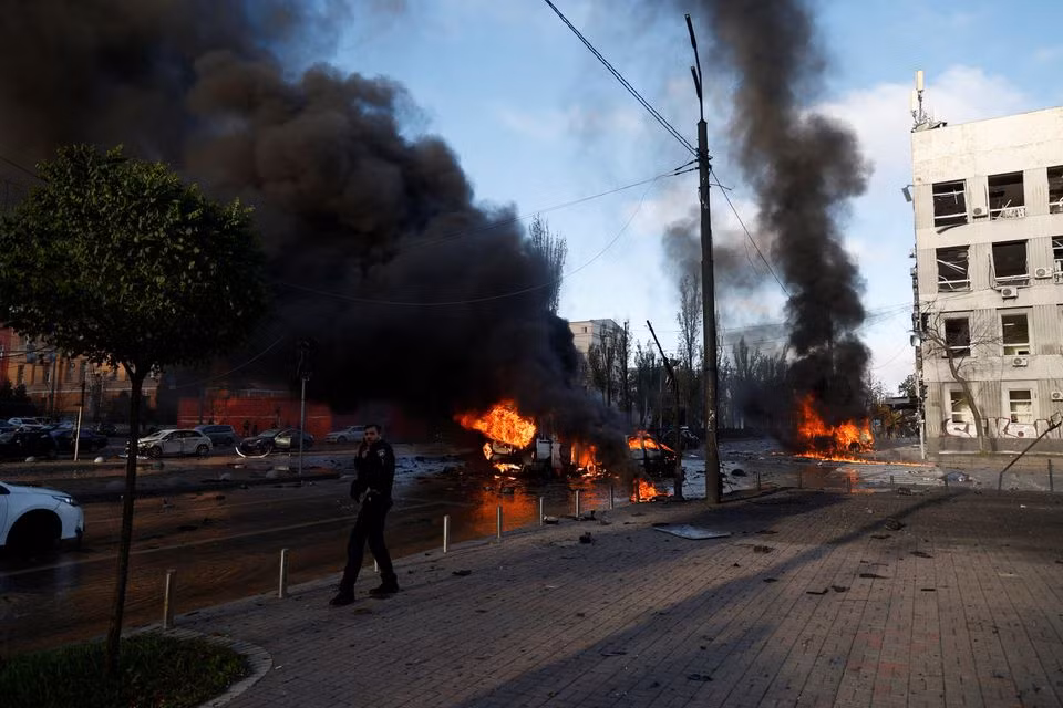 Vào ngày 20/10, các trung tâm đường sắt Konstantinovka và Kupyansk-Uzlova ở vùng Donetsk do Ukraine kiểm soát đã trở thành mục tiêu chính. Các cơ sở quân sự và công nghiệp ở Dnepropetrovsk, Kryvyi Rih, Nikolaev và Zaporozhye cũng bị phá hủy.