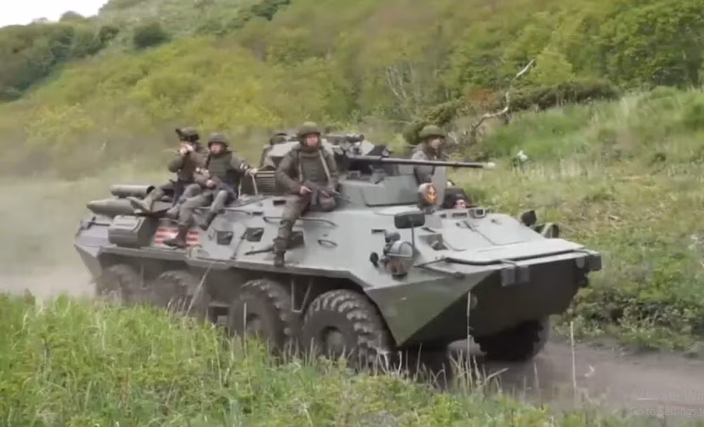 Hiện tại, Cụm quân Trung tâm của Nga chiến đấu ở mặt trận Donetsk, bao gồm Tập đoàn quân 2 và Tập đoàn quân 41 (gồm các Lữ đoàn bộ binh cơ giới số 15, 30, 35, 55, 74; Lữ đoàn xung kích số 137, Sư đoàn bộ binh cơ giới số 27 ) và Sư đoàn xe tăng cận vệ 90 trực thuộc Quân khu trung tâm.