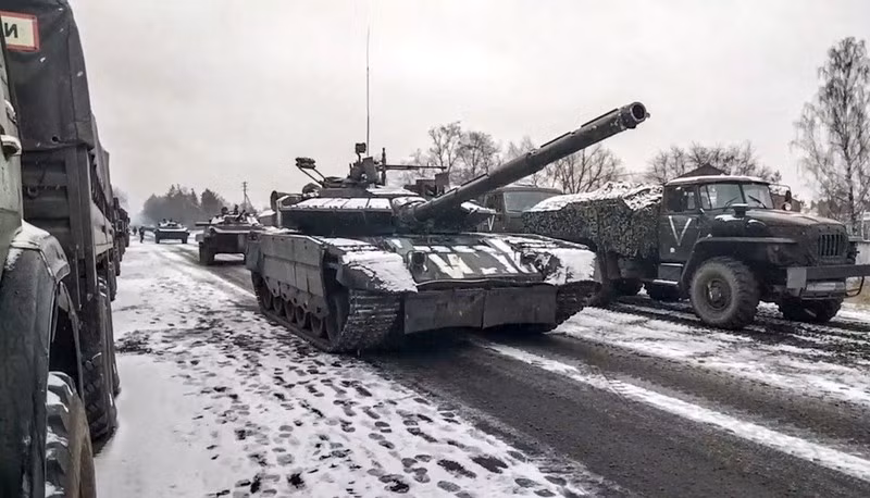 Vào đầu tháng 3, dân quân Donetsk thân Nga, với sự hỗ trợ của quân đội Nga, đã bao vây thành phố và đang dần tiến vào phía trong. Người ta hy vọng rằng việc đánh sập vạc dầu Mariupol sẽ xảy ra bất cứ ngày nào, nhưng việc chiếm thành phố đã bị trì hoãn.