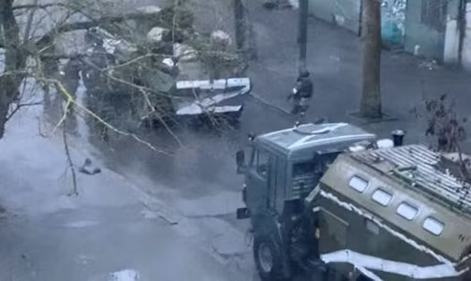 Hiện vòng vây quanh Mariupol mỗi ngày một thu hẹp, nhưng lực lượng dân quân của nước cộng hòa tự xưng Donetsk (DPR), với sự hỗ trợ của quân đội Nga, vẫn chưa thể đánh chiếm thành phố.