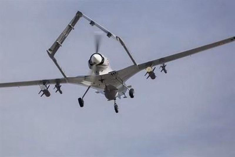 Có nguồn tin cho rằng, máy bay không người lái của Ukraine đã vượt qua hệ thống phòng không của Nga tại Crimea và đã không kích thành công vào Bộ chỉ huy Hạm đội Biển Đen tại Sevastopol. Trong khi theo thống đốc Sevastopol, cuộc tấn công được thực hiện trực tiếp từ ngay thành phố, chứ không phải từ xa.