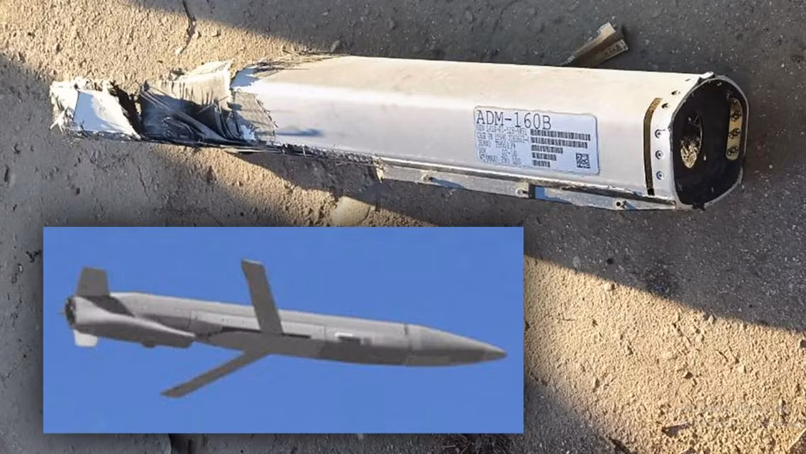 Điều đáng chú ý là cùng với việc máy bay Su-24M của Ukraine phóng tên lửa Storm Shadow/SCALP, thì cũng đồng thời phóng ba tên lửa mồi nhử AGM-160 MALD; mục đích cố gắng gây nhiễu lực lượng phòng không của Nga tại Crimea.